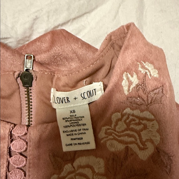 Pink Sleeveless Dress with Embroidered Details - Picture 2 of 2